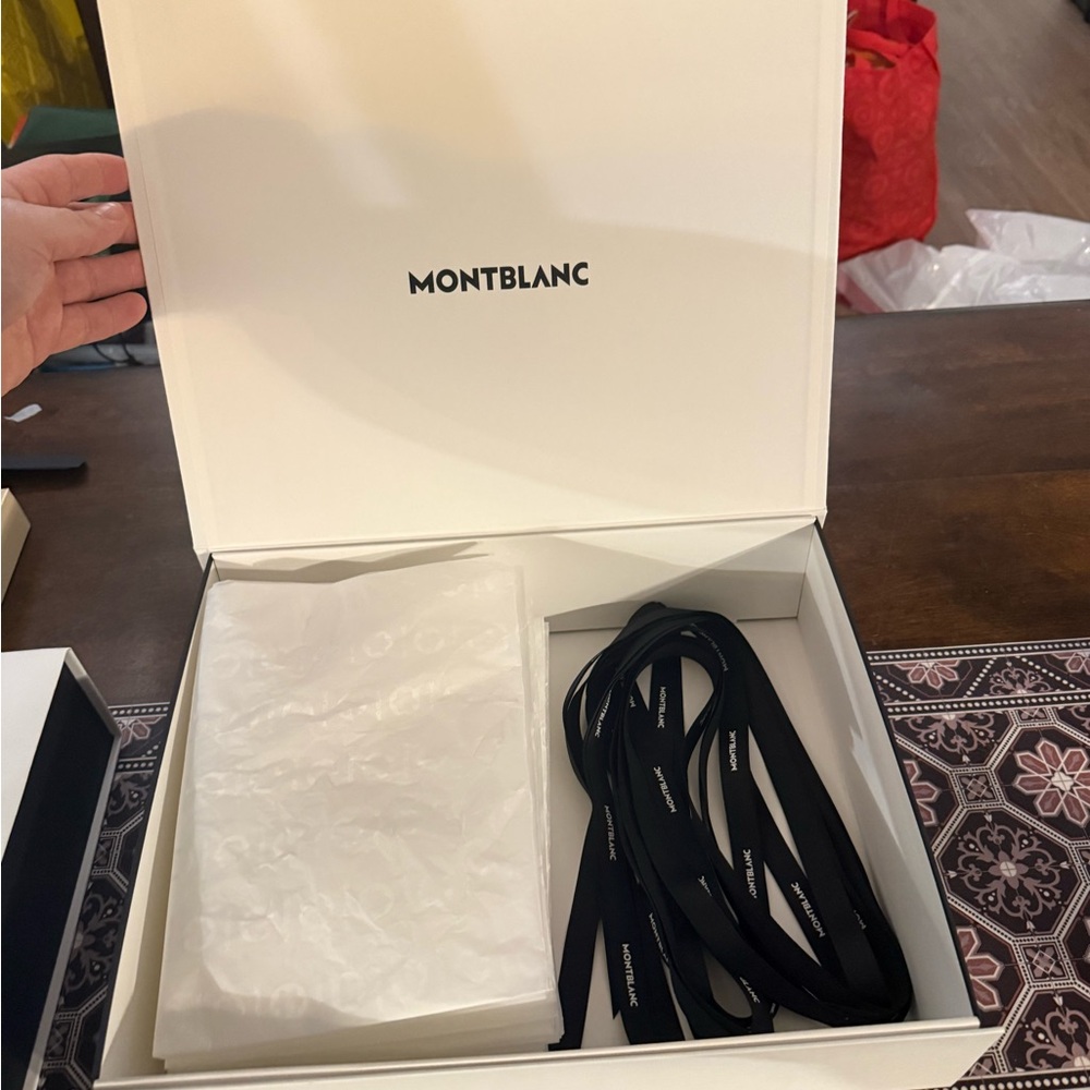 Montblanc Elegant Black and White Set - Picture 9 of 10